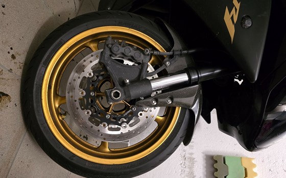 Gebrauchtmotorrad Yamaha YZF-R1SP - Bild 3 Gebrauchtmotorrad Yamaha YZF-R1SP - Bild 3