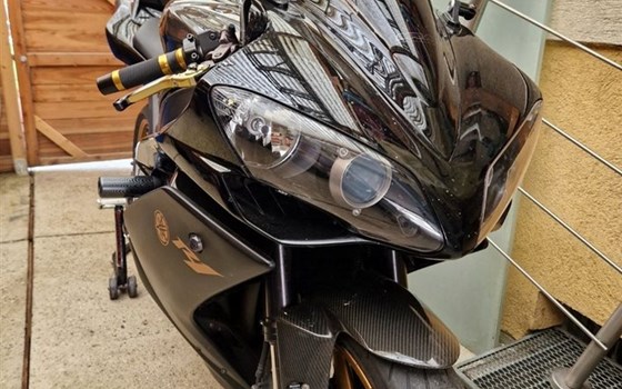Gebrauchtmotorrad Yamaha YZF-R1SP - Bild 9 Gebrauchtmotorrad Yamaha YZF-R1SP - Bild 9