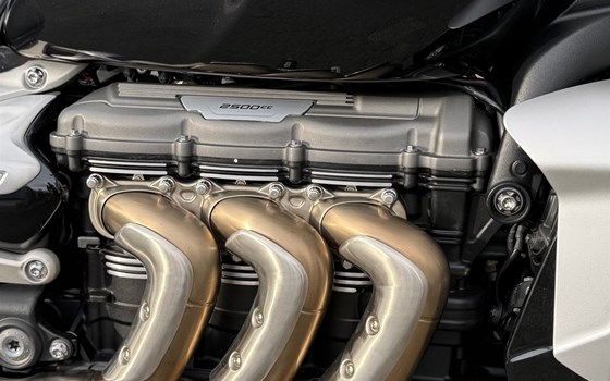 Gebrauchtmotorrad Triumph Rocket 3 R - Bild 7