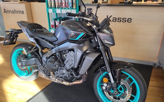 Gebrauchtmotorrad Yamaha MT-09 Y-AMT - Bild 3 Gebrauchtmotorrad Yamaha MT-09 Y-AMT - Bild 3