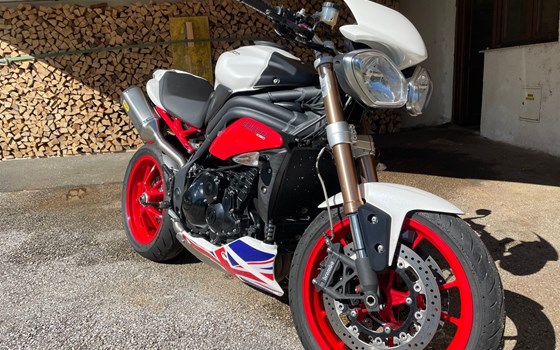 Gebrauchtmotorrad Triumph Speed Triple 1050 - Bild 1 Gebrauchtmotorrad Triumph Speed Triple 1050 - Bild 1