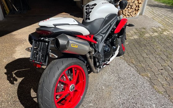 Gebrauchtmotorrad Triumph Speed Triple 1050 - Bild 7 Gebrauchtmotorrad Triumph Speed Triple 1050 - Bild 7