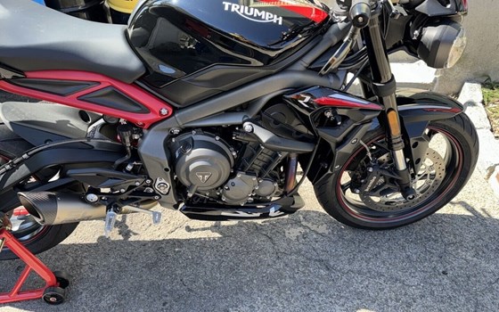 Gebrauchtmotorrad Triumph Street Triple 765 R - Bild 4 Gebrauchtmotorrad Triumph Street Triple 765 R - Bild 4