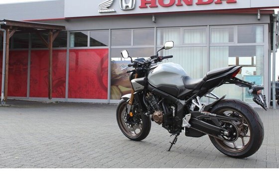 Neufahrzeug Honda CB650R E-Clutch - Bild 10