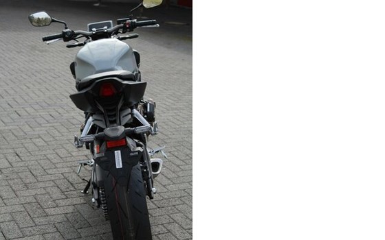 Neufahrzeug Honda CB650R E-Clutch - Bild 4