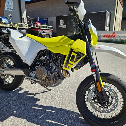 NEUFAHRZEUG Husqvarna 701 Supermoto