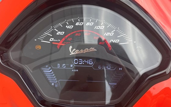 Gebrauchtmotorrad Vespa GTS 300 hpe Super Sport - Bild 10 Gebrauchtmotorrad Vespa GTS 300 hpe Super Sport - Bild 10