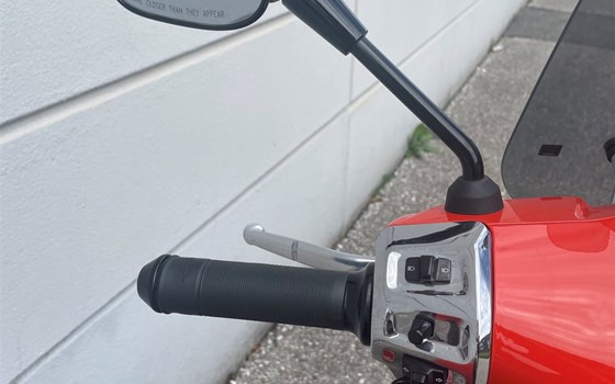 Gebrauchtmotorrad Vespa GTS 300 hpe Super Sport - Bild 11 Gebrauchtmotorrad Vespa GTS 300 hpe Super Sport - Bild 11