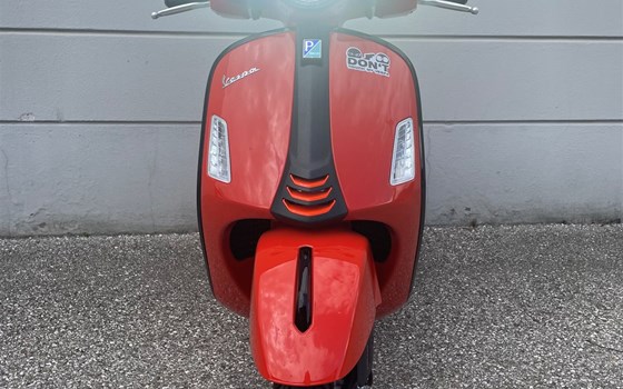 Gebrauchtmotorrad Vespa GTS 300 hpe Super Sport - Bild 4 Gebrauchtmotorrad Vespa GTS 300 hpe Super Sport - Bild 4