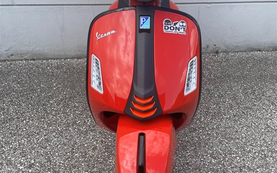 Gebrauchtmotorrad Vespa GTS 300 hpe Super Sport - Bild 5 Gebrauchtmotorrad Vespa GTS 300 hpe Super Sport - Bild 5