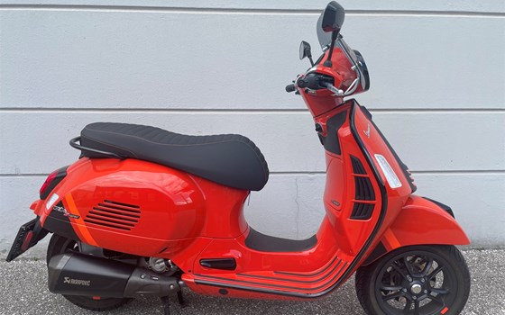 Gebrauchtmotorrad Vespa GTS 300 hpe Super Sport - Bild 2 Gebrauchtmotorrad Vespa GTS 300 hpe Super Sport - Bild 2