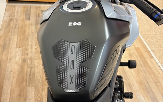 Gebrauchtmotorrad Suzuki GSX-8S - Bild 6 Gebrauchtmotorrad Suzuki GSX-8S - Bild 6