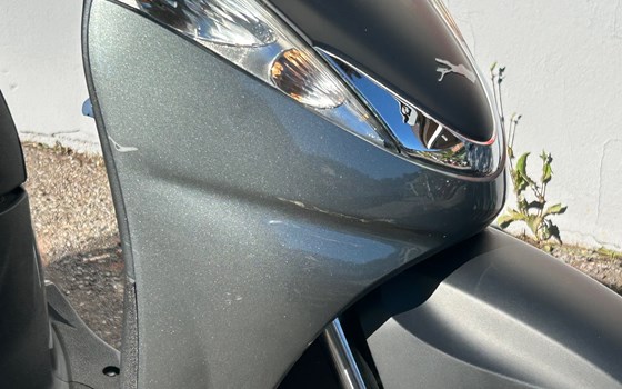 Gebrauchtmotorrad Honda SH300i - Bild 4 Gebrauchtmotorrad Honda SH300i - Bild 4