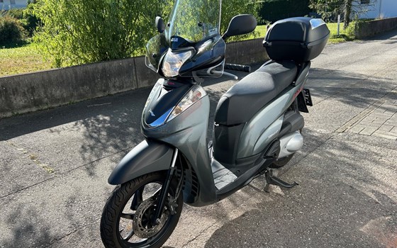 Gebrauchtmotorrad Honda SH300i - Bild 5 Gebrauchtmotorrad Honda SH300i - Bild 5
