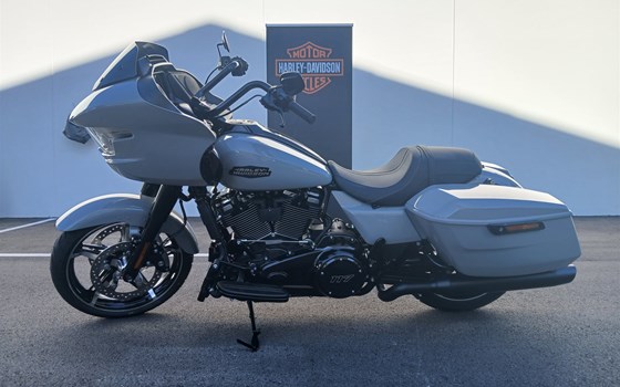 Neufahrzeug Harley-Davidson Road Glide FLTRX - Bild 1 Neufahrzeug Harley-Davidson Road Glide FLTRX - Bild 1