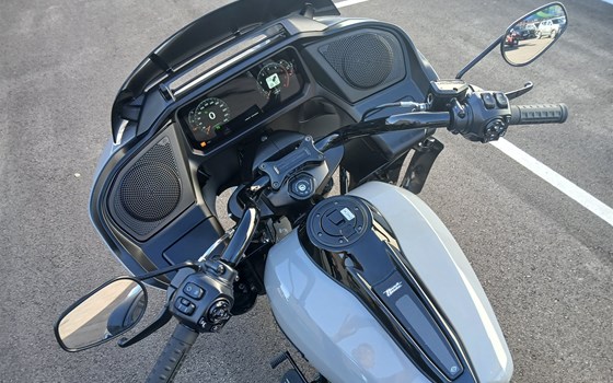 Neufahrzeug Harley-Davidson Road Glide FLTRX - Bild 8 Neufahrzeug Harley-Davidson Road Glide FLTRX - Bild 8