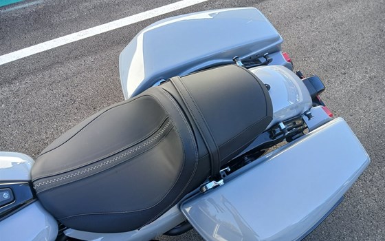 Neufahrzeug Harley-Davidson Road Glide FLTRX - Bild 9 Neufahrzeug Harley-Davidson Road Glide FLTRX - Bild 9
