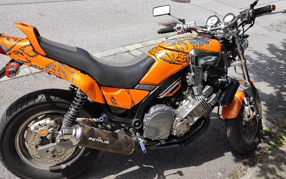 Gebrauchtmotorrad Yamaha FZX 750 Fazer - Bild 1 Gebrauchtmotorrad Yamaha FZX 750 Fazer - Bild 1