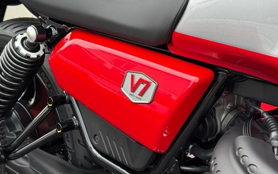 Neufahrzeug Moto Guzzi V7 Stone Corsa - Bild 9