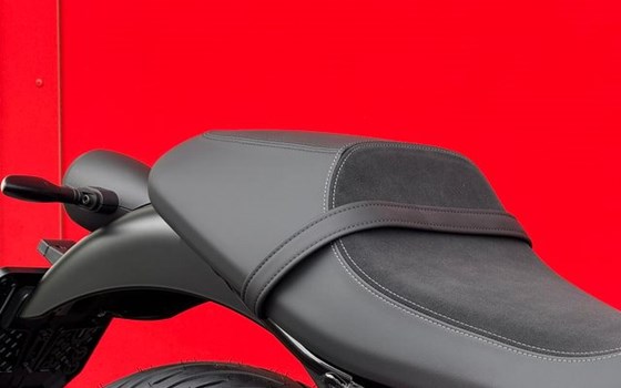 Neufahrzeug Moto Guzzi V7 Stone Corsa - Bild 15