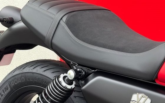 Neufahrzeug Moto Guzzi V7 Stone - Bild 9