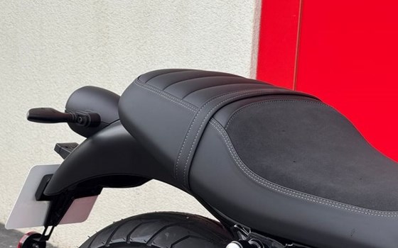 Neufahrzeug Moto Guzzi V7 Stone - Bild 9