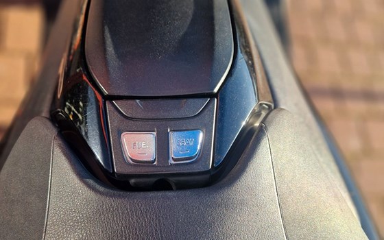 Gebrauchtmotorrad Yamaha TMAX DX - Bild 6