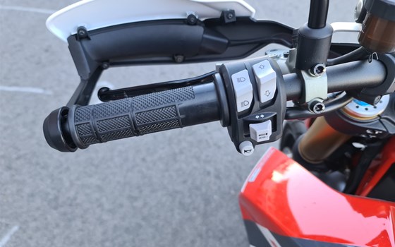 Gebrauchtmotorrad Ducati Hypermotard 950 SP - Bild 11 Gebrauchtmotorrad Ducati Hypermotard 950 SP - Bild 11