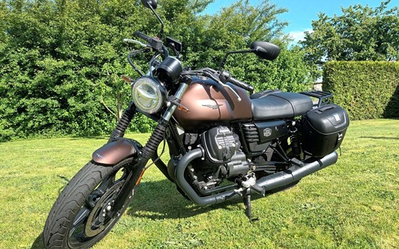 Gebrauchtmotorrad Moto Guzzi V7 III Stone Night Pack - Bild 1