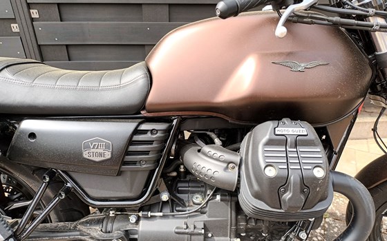 Gebrauchtmotorrad Moto Guzzi V7 III Stone Night Pack - Bild 4