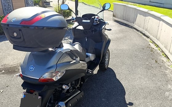 Gebrauchtmotorrad Piaggio MP3 400 - Bild 3 Gebrauchtmotorrad Piaggio MP3 400 - Bild 3