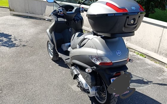 Gebrauchtmotorrad Piaggio MP3 400 - Bild 4 Gebrauchtmotorrad Piaggio MP3 400 - Bild 4