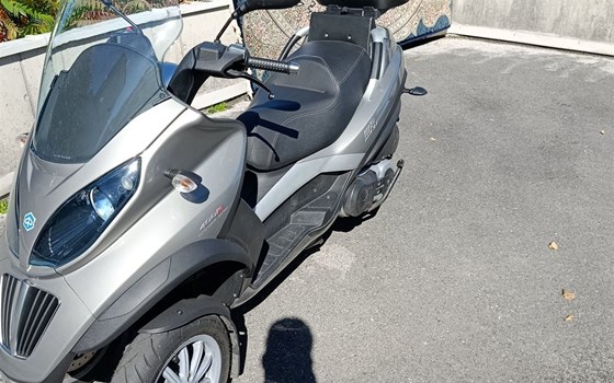 Gebrauchtmotorrad Piaggio MP3 400 - Bild 5 Gebrauchtmotorrad Piaggio MP3 400 - Bild 5