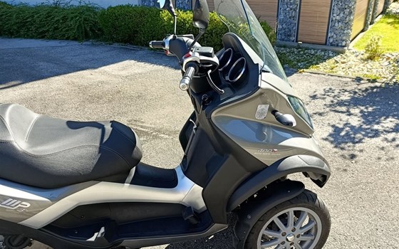 Gebrauchtmotorrad Piaggio MP3 400 - Bild 7 Gebrauchtmotorrad Piaggio MP3 400 - Bild 7