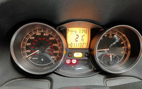 Gebrauchtmotorrad Piaggio MP3 400 - Bild 8 Gebrauchtmotorrad Piaggio MP3 400 - Bild 8