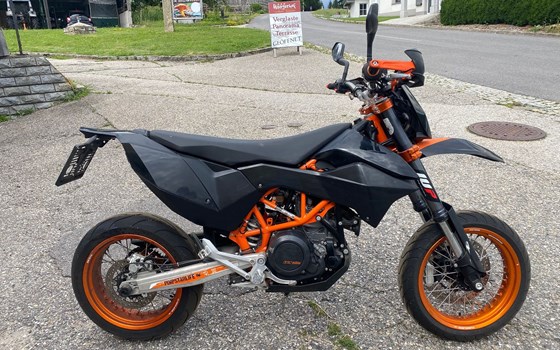 Gebrauchtmotorrad KTM 690 SMC R - Bild 1 Gebrauchtmotorrad KTM 690 SMC R - Bild 1