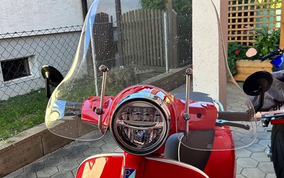 Gebrauchtmotorrad Vespa GTS 300 hpe Super - Bild 10 Gebrauchtmotorrad Vespa GTS 300 hpe Super - Bild 10