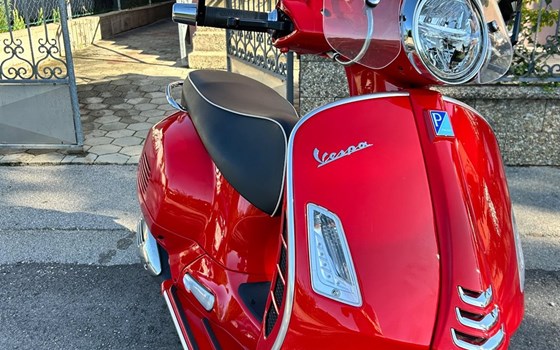 Gebrauchtmotorrad Vespa GTS 300 hpe Super - Bild 1 Gebrauchtmotorrad Vespa GTS 300 hpe Super - Bild 1