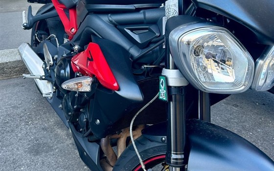 Gebrauchtmotorrad Triumph Street Triple 675 R - Bild 1