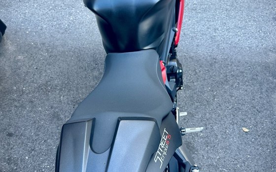 Gebrauchtmotorrad Triumph Street Triple 675 R - Bild 3 Gebrauchtmotorrad Triumph Street Triple 675 R - Bild 3