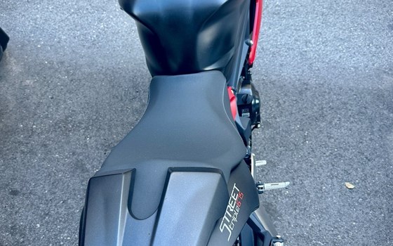 Gebrauchtmotorrad Triumph Street Triple 675 R - Bild 3