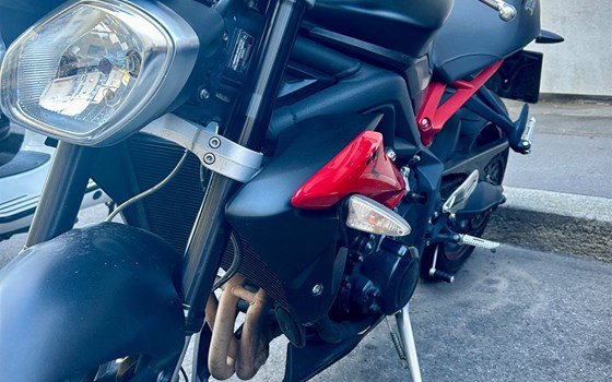 Gebrauchtmotorrad Triumph Street Triple 675 R - Bild 5 Gebrauchtmotorrad Triumph Street Triple 675 R - Bild 5