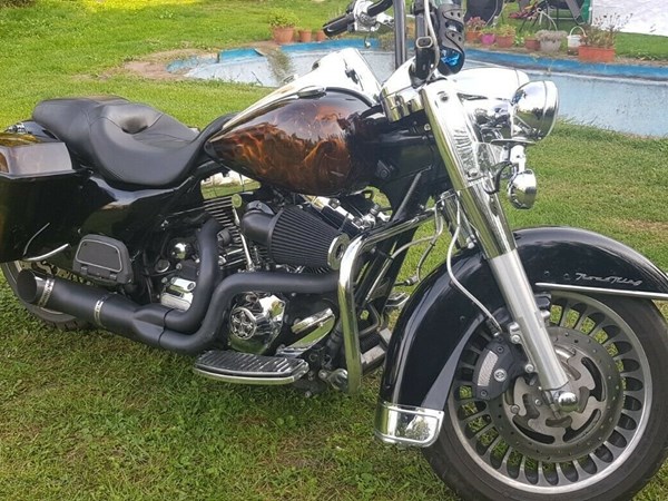 Gebrauchtmotorrad Harley-Davidson Road King Custom FLHRS