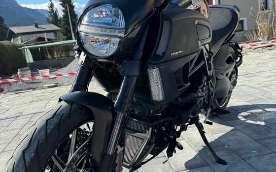 Gebrauchtmotorrad Ducati Diavel Carbon - Bild 3