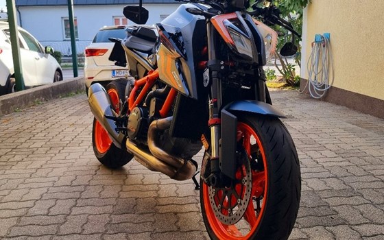 Gebrauchtmotorrad KTM 1290 Super Duke R - Bild 1 Gebrauchtmotorrad KTM 1290 Super Duke R - Bild 1
