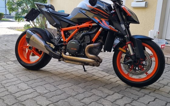 Gebrauchtmotorrad KTM 1290 Super Duke R - Bild 4 Gebrauchtmotorrad KTM 1290 Super Duke R - Bild 4