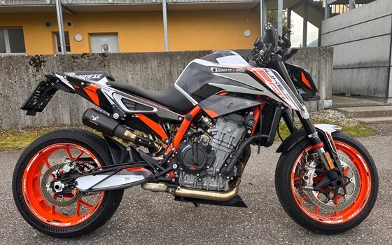 Gebrauchtmotorrad KTM 890 Duke R - Bild 1 Gebrauchtmotorrad KTM 890 Duke R - Bild 1