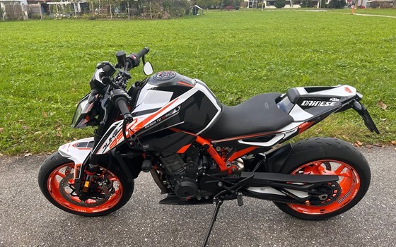 Gebrauchtmotorrad KTM 890 Duke R - Bild 2 Gebrauchtmotorrad KTM 890 Duke R - Bild 2