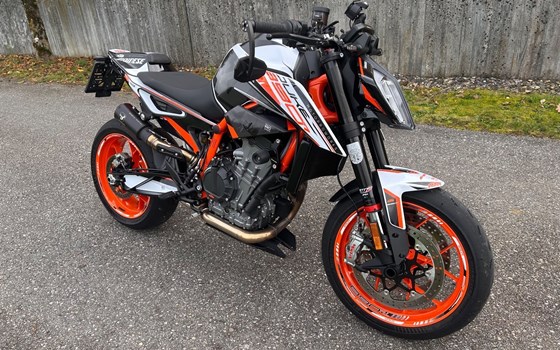 Gebrauchtmotorrad KTM 890 Duke R - Bild 3 Gebrauchtmotorrad KTM 890 Duke R - Bild 3