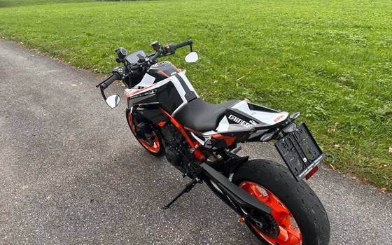 Gebrauchtmotorrad KTM 890 Duke R - Bild 4 Gebrauchtmotorrad KTM 890 Duke R - Bild 4